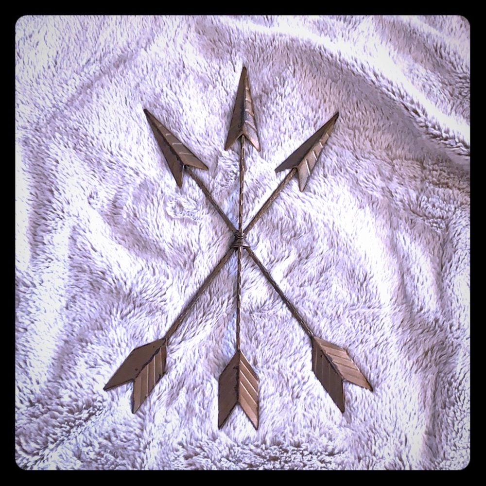 💯‼️ Metal Arrow Wall Art ❗️❗️ Perf for apt